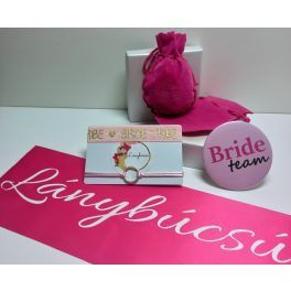   Bride team  LÁNYBÚCSÚ KARIKA SZETT - kitűző, vállszalag, TEAM BRIDE  gumis karkötő, zsineg rózsaszín kör, karika  karkötő 