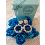 Csillogó, ezüstös karika fülbevaló