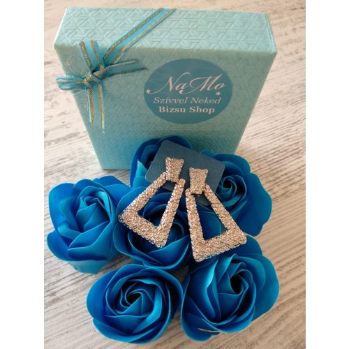 Csillogó, ezüstös háromszög fülbevaló – Larina 