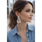 Csillogó, ezüstös háromszög fülbevaló – Larina 