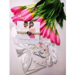  koszorúslányfelkérő szett: fehér ásványkarkötő , leszel a koszorúslányom fatábla, koszorúslány felkérő kísérőkártya, 